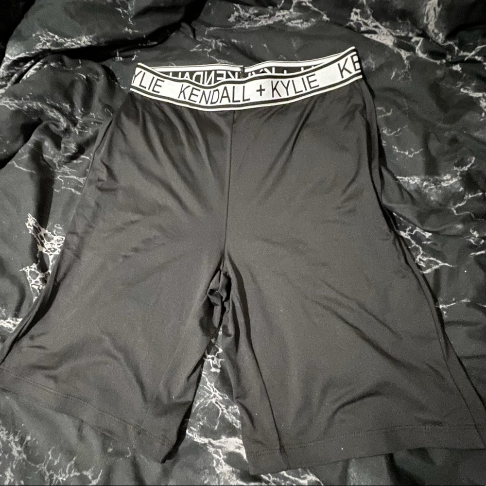 Kendall + Kylie black bike shorts w/logo band